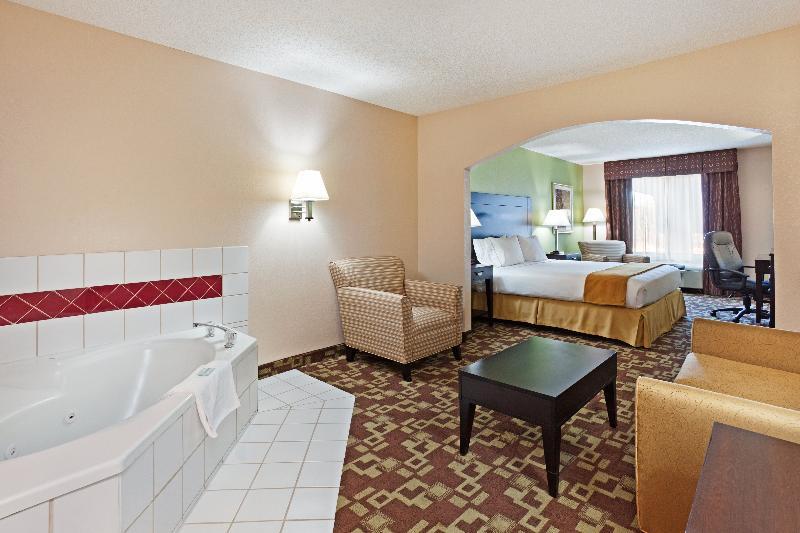Holiday Inn Express & Suites Reidsville By Ihg Exterior photo